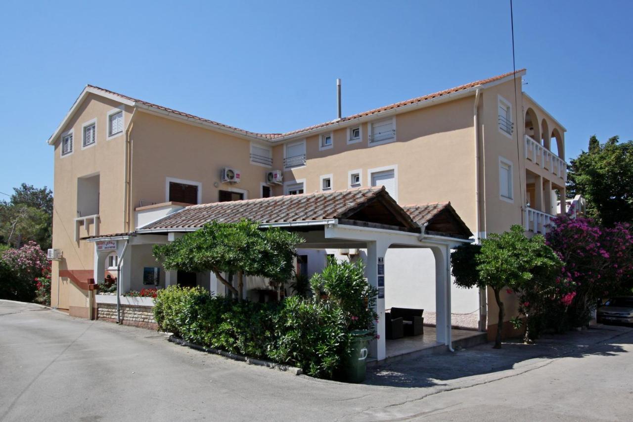 Apartments And Rooms Vesna نوفاليا المظهر الخارجي الصورة