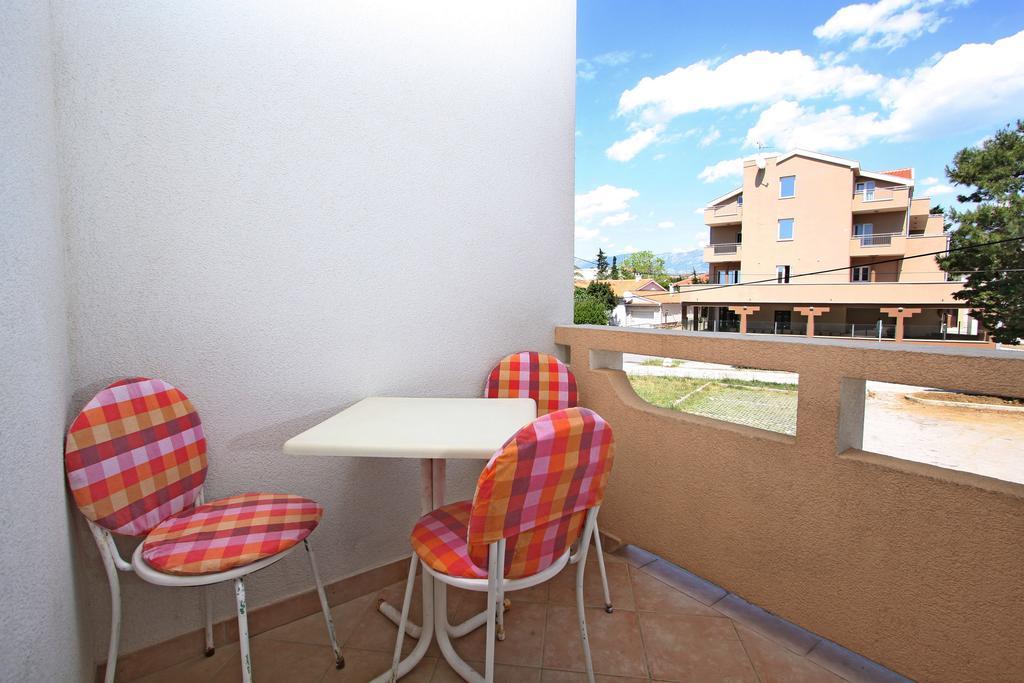 Apartments And Rooms Vesna نوفاليا الغرفة الصورة