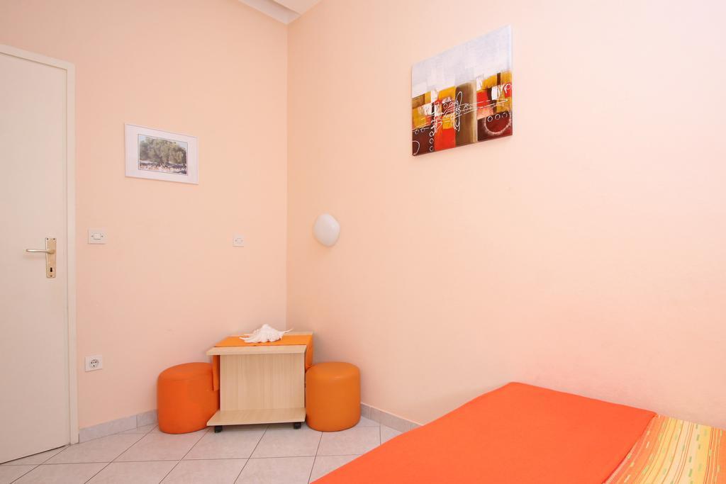 Apartments And Rooms Vesna نوفاليا الغرفة الصورة