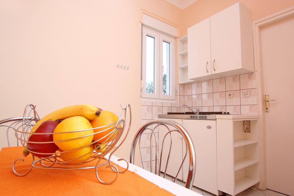 Apartments And Rooms Vesna نوفاليا الغرفة الصورة