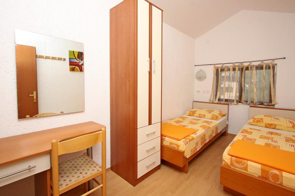 Apartments And Rooms Vesna نوفاليا الغرفة الصورة