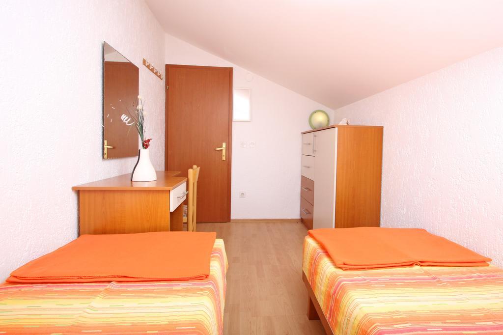 Apartments And Rooms Vesna نوفاليا الغرفة الصورة