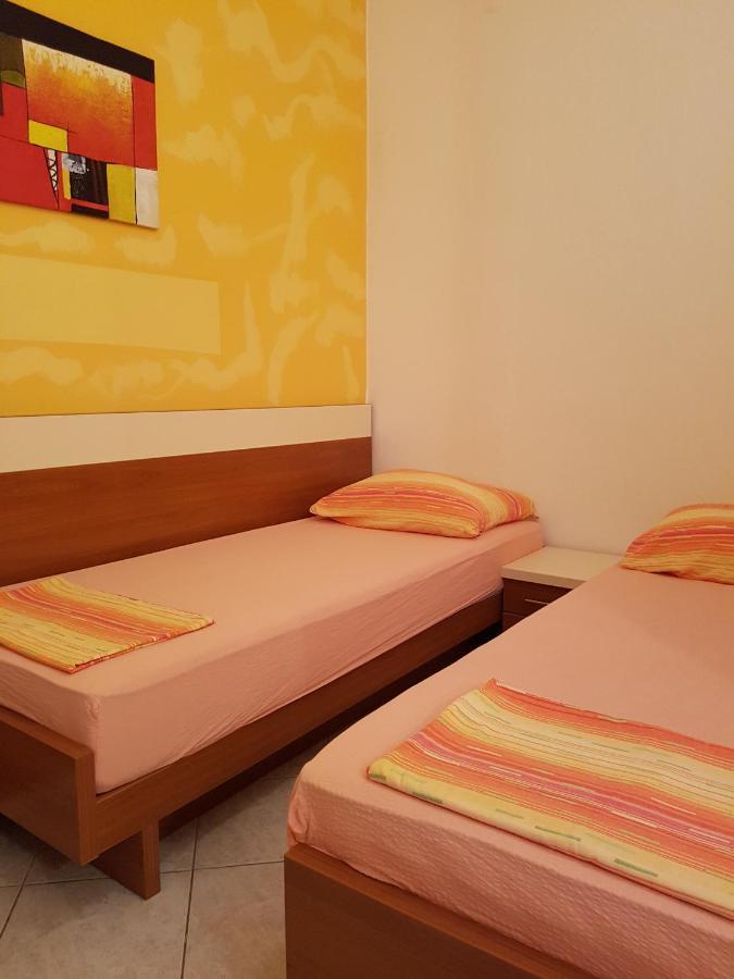 Apartments And Rooms Vesna نوفاليا المظهر الخارجي الصورة